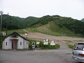 勝原スキー場登山口