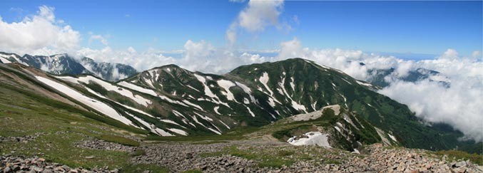 小蓮華山頂からの山々の写真